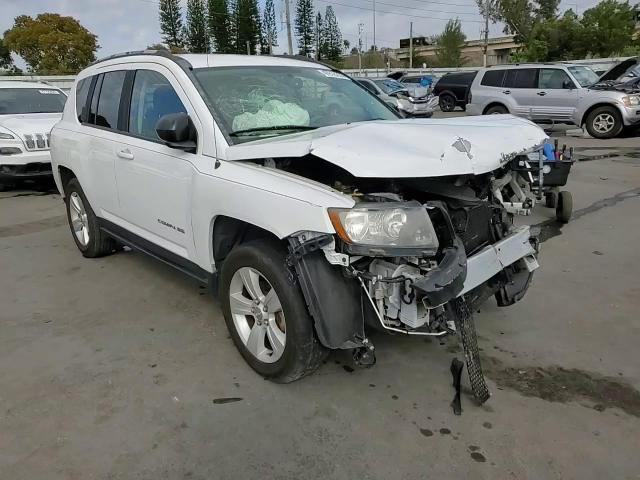 2016 Jeep Compass - Image 12