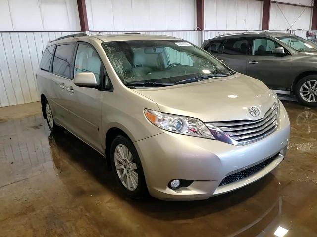 2015 Toyota Sienna - Image 14