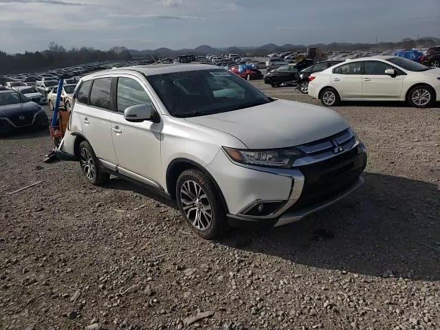 2017 Mitsubishi Outlander - Image 12