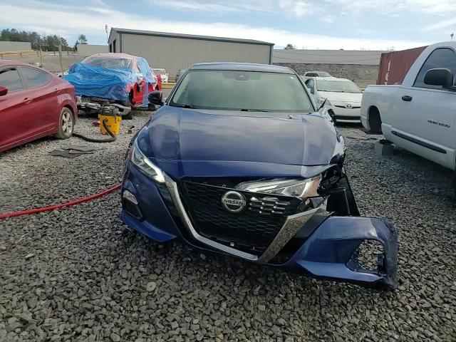 2022 Nissan Altima - Image 13