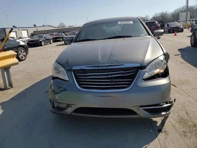 2013 Chrysler 200 - Image 10