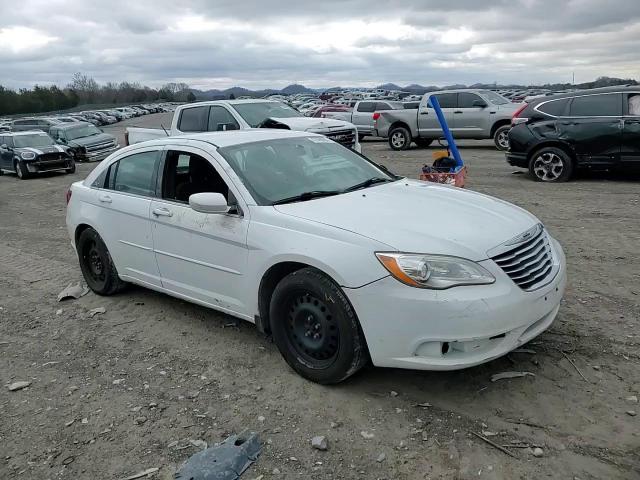 2014 Chrysler 200 - Image 11
