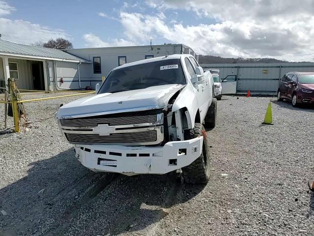 2012 Chevrolet Silverado - Image 11