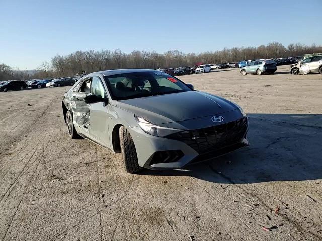 2022 Hyundai Elantra - Image 11