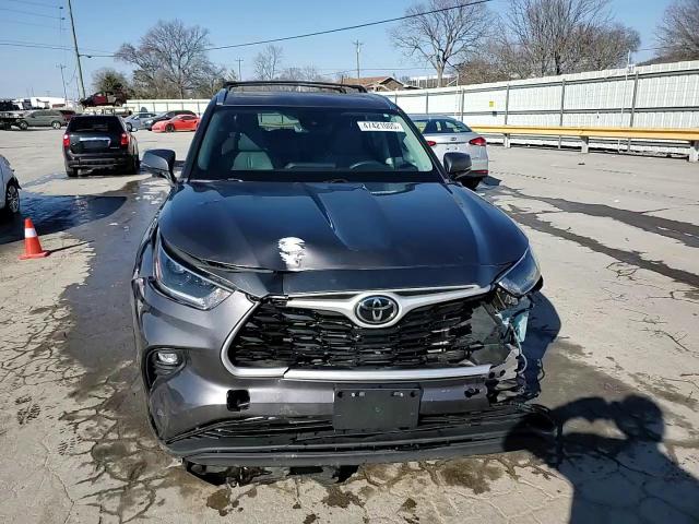 2021 Toyota Highlander - Image 15