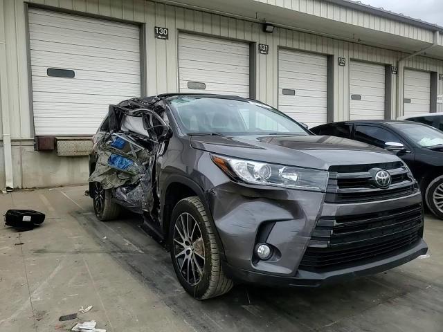 2018 Toyota Highlander - Image 12