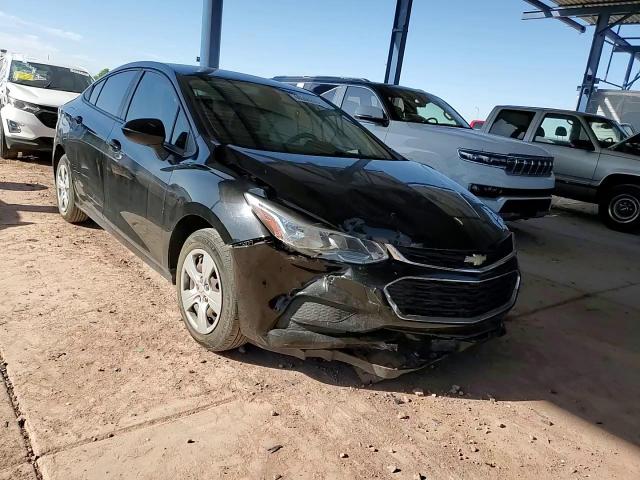 2018 Chevrolet Cruze - Image 11