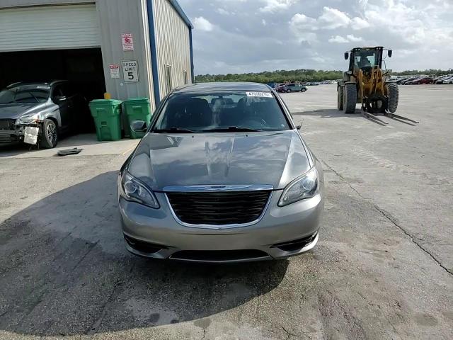 2013 Chrysler 200 - Image 13
