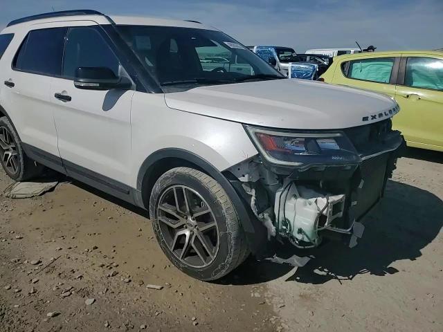 2018 Ford Explorer - Image 11