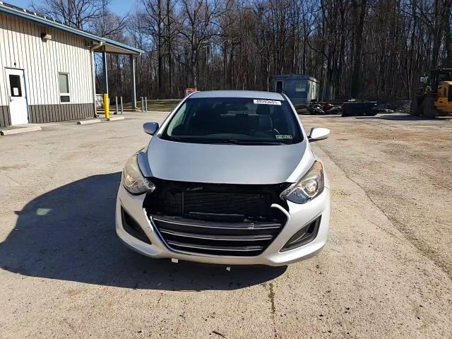 2016 Hyundai Elantra - Image 13