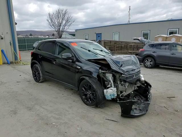 2017 Mitsubishi Outlander - Image 12