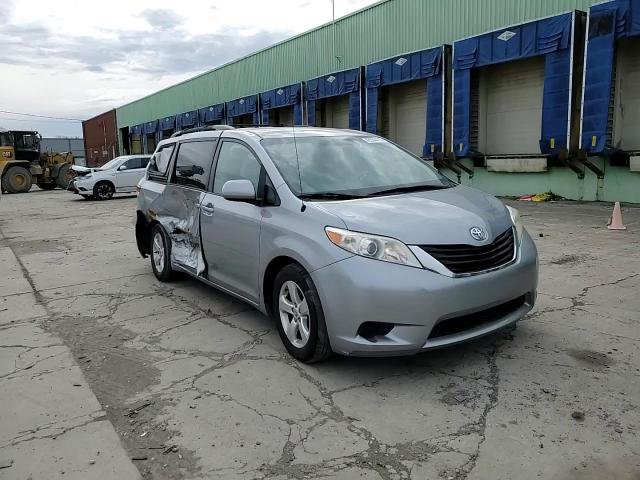 2014 Toyota Sienna - Image 12