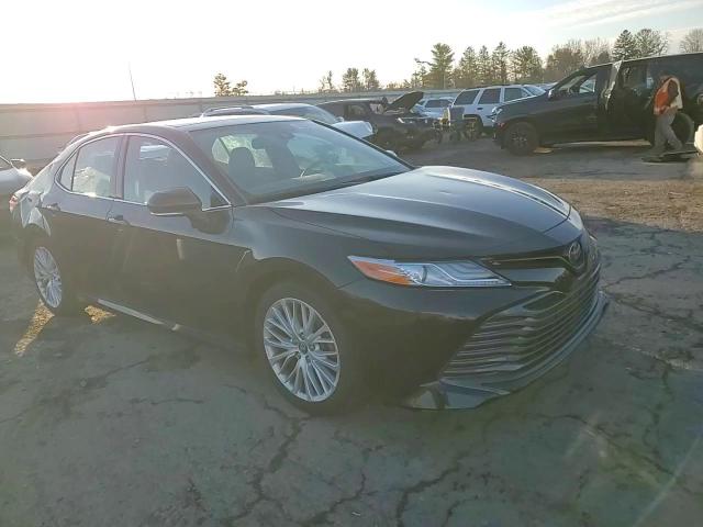 2019 Toyota Camry - Image 10