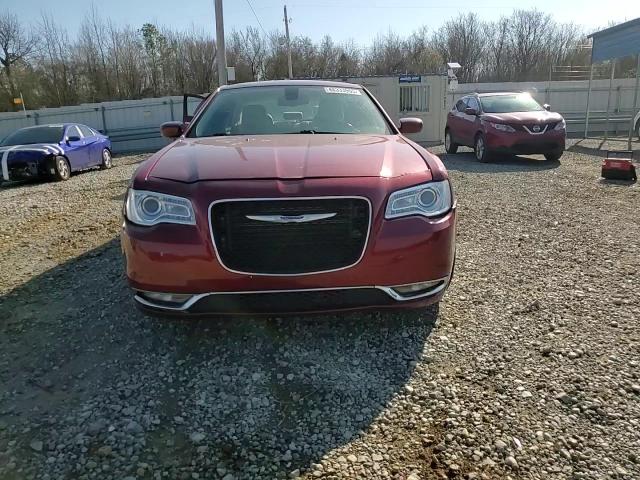 2018 Chrysler 300 - Image 11