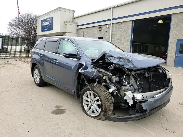 2016 Toyota Highlander - Image 11