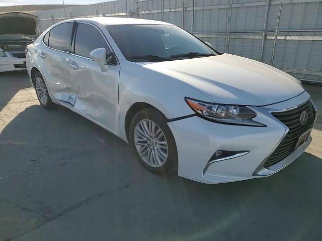 2017 Lexus ES - Image 11