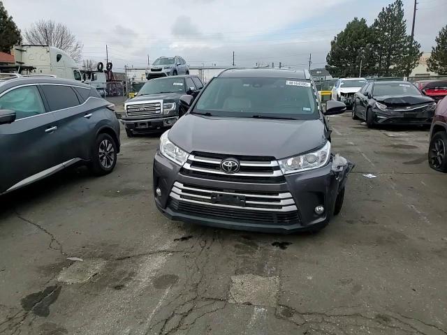 2017 Toyota Highlander - Image 12
