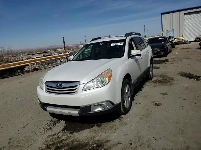 2010 Subaru Outback - Image 11