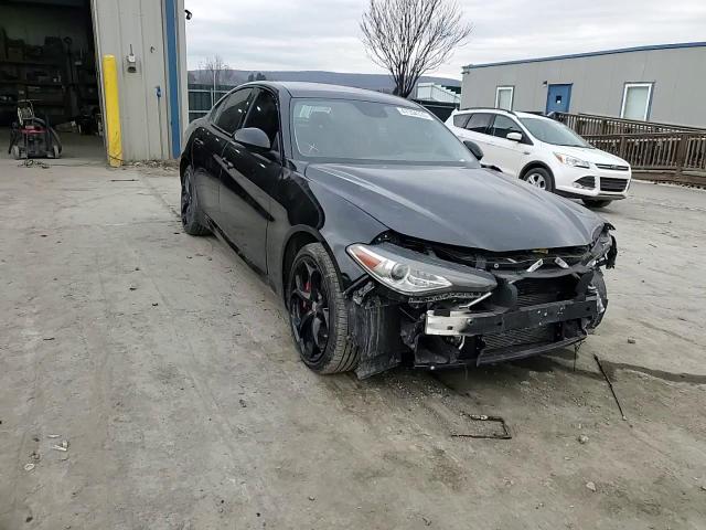 2018 Alfa Romeo Giulia - Image 13