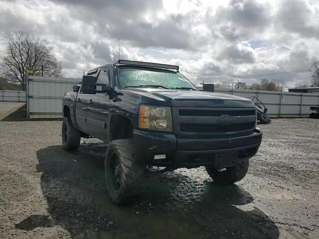 2008 Chevrolet Silverado - Image 11