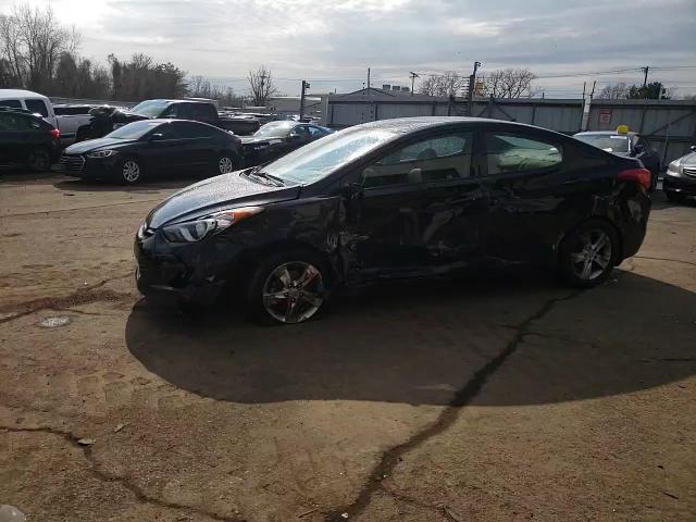 2013 Hyundai Elantra - Image 13