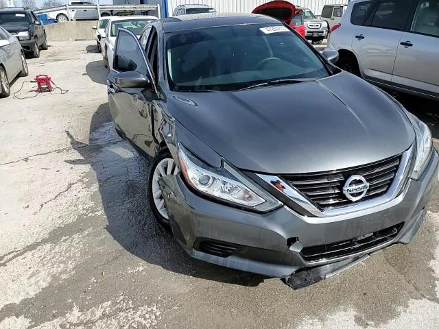 2017 Nissan Altima - Image 13