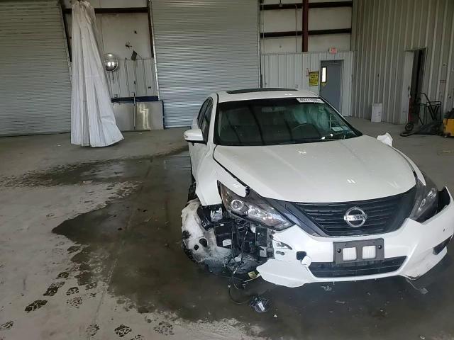 2017 Nissan Altima - Image 12