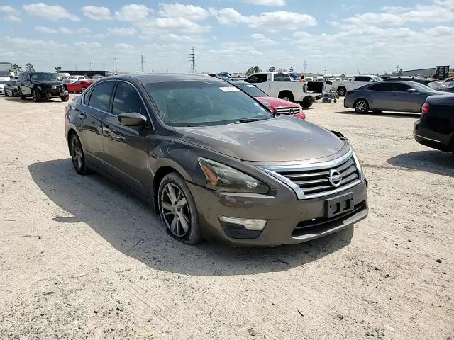 2013 Nissan Altima - Image 10