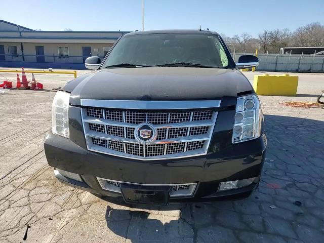 2010 Cadillac Escalade - Image 11