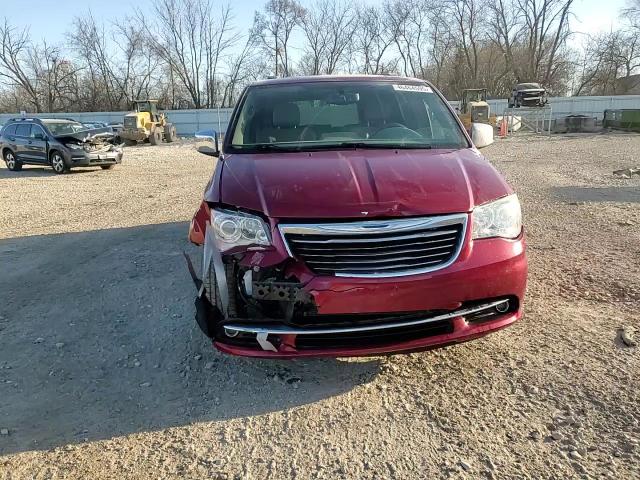 2014 Chrysler Town & Country - Image 14