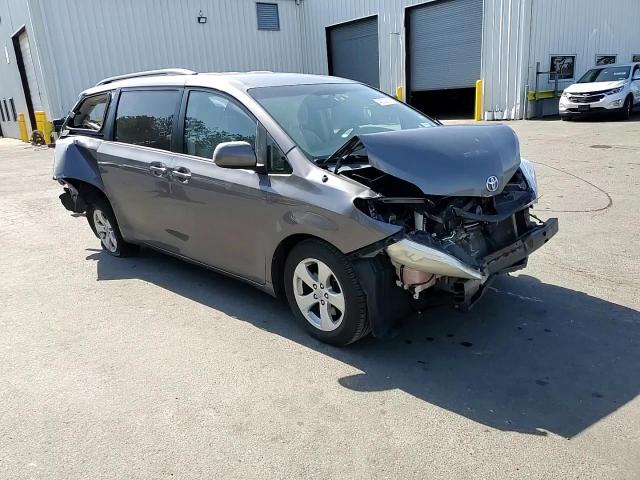 2014 Toyota Sienna - Image 12