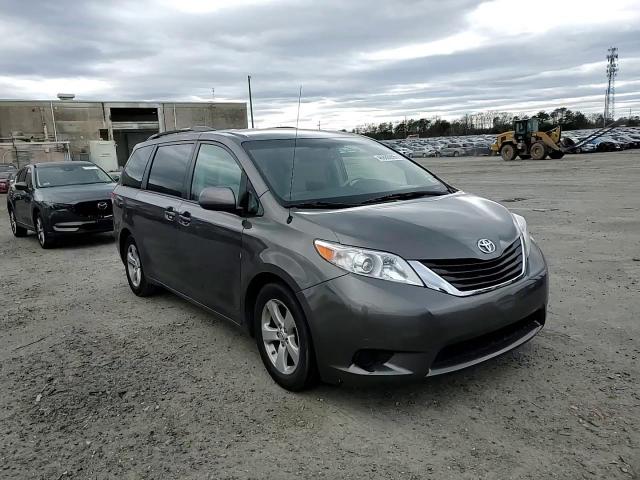 2013 Toyota Sienna - Image 11