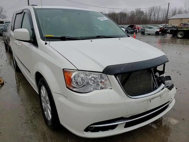 2013 Chrysler Town & Country - Image 14