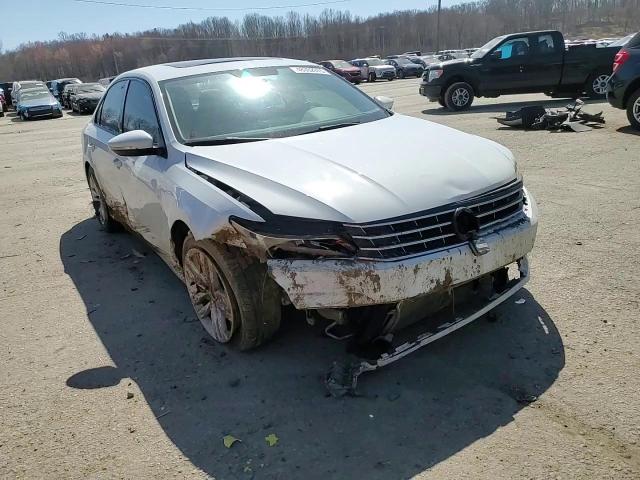 2019 Volkswagen Passat - Image 11