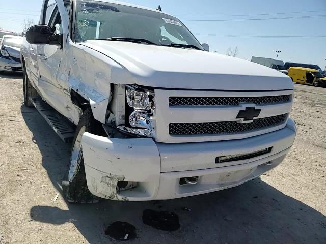 2011 Chevrolet Silverado - Image 11