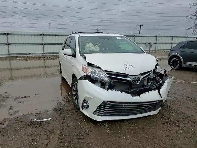2019 Toyota Sienna - Image 12