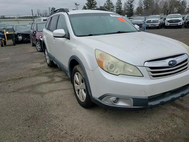 2010 Subaru Outback - Image 10