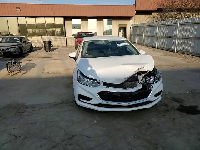 2018 Chevrolet Cruze - Image 10