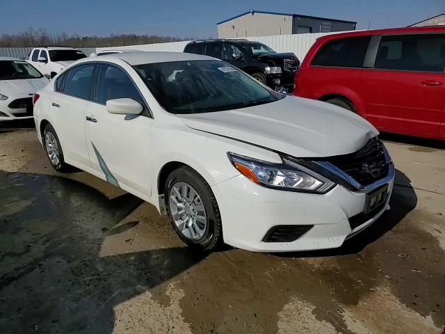 2018 Nissan Altima - Image 14