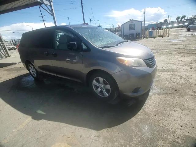 2011 Toyota Sienna - Image 11