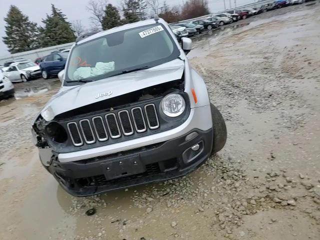 2017 Jeep Renegade - Image 11