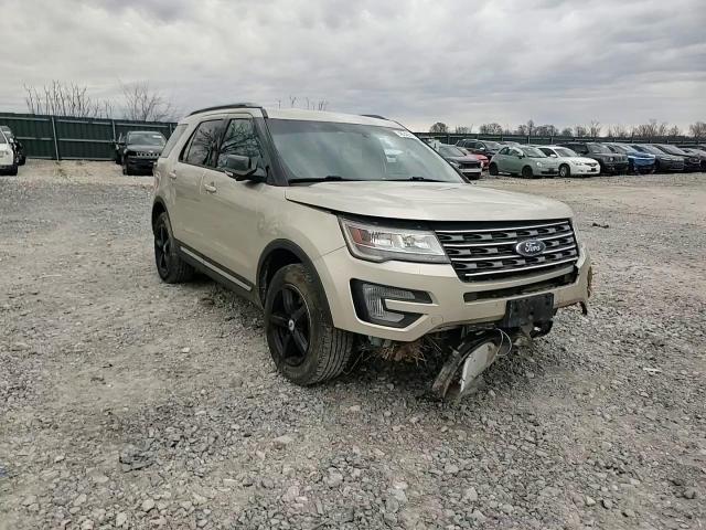 2017 Ford Explorer - Image 12