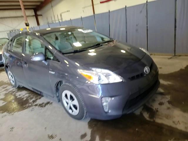 2013 Toyota Prius - Image 14