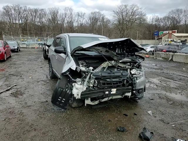 2018 Mitsubishi Outlander - Image 12