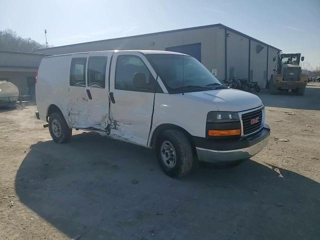 2017 GMC Savana - Image 14