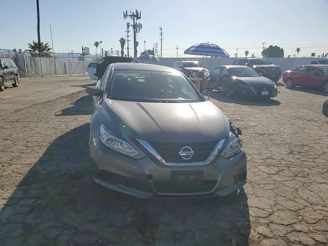 2018 Nissan Altima - Image 11