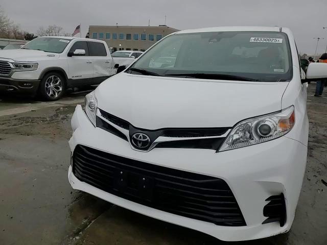 2018 Toyota Sienna - Image 15