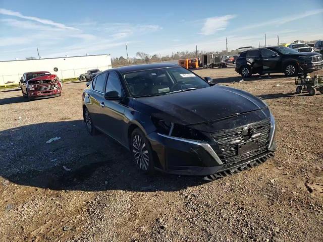 2024 Nissan Altima - Image 10