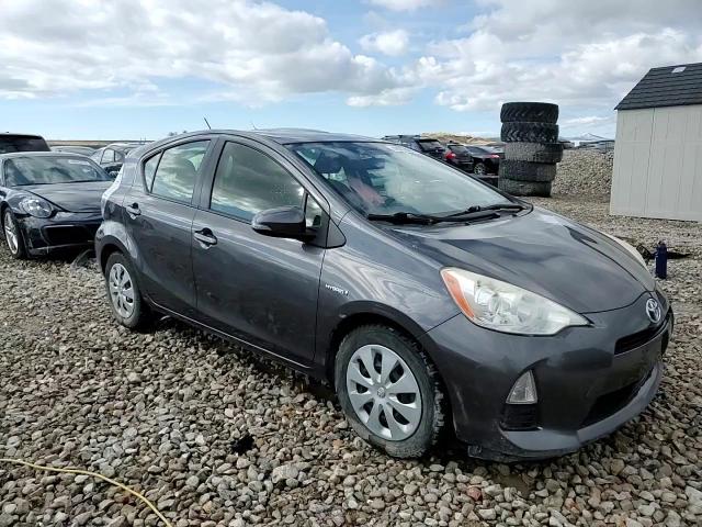 2013 Toyota Prius - Image 13