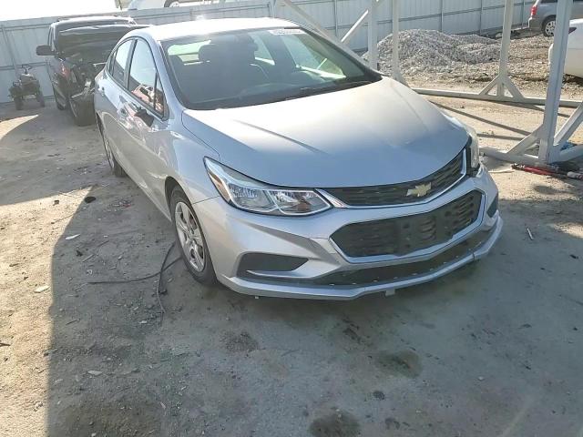 2016 Chevrolet Cruze - Image 11